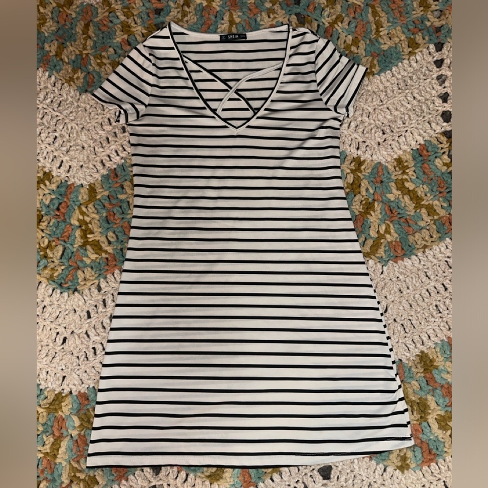 SHEIN Black & White Striped Crisscross V-Neck Short Sleeve Mini Dress